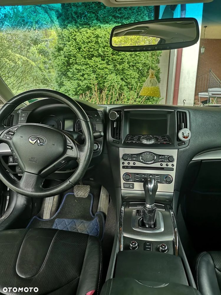 Infiniti G G37 - 12