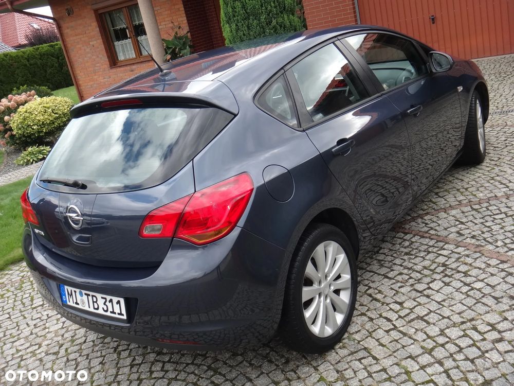 Opel Astra 1.6 Innovation - 24