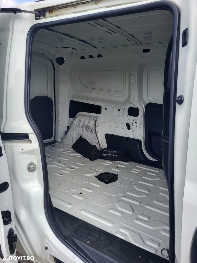 Fiat Doblo Combi 1.3 Mjet 95 CP Maxi Confort - 13
