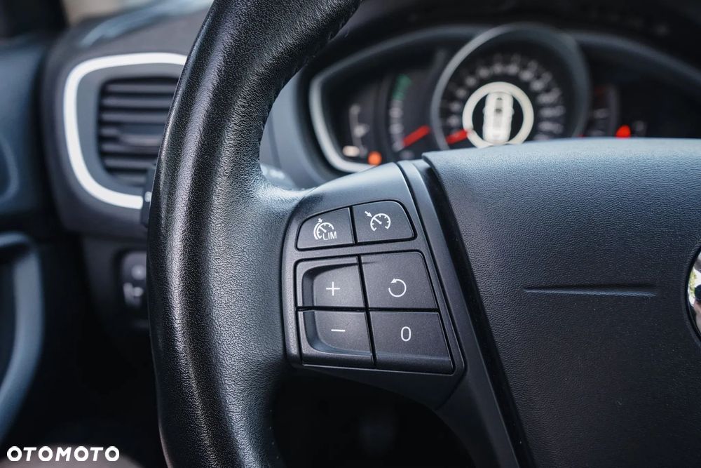 Volvo V40 D2 Momentum - 27