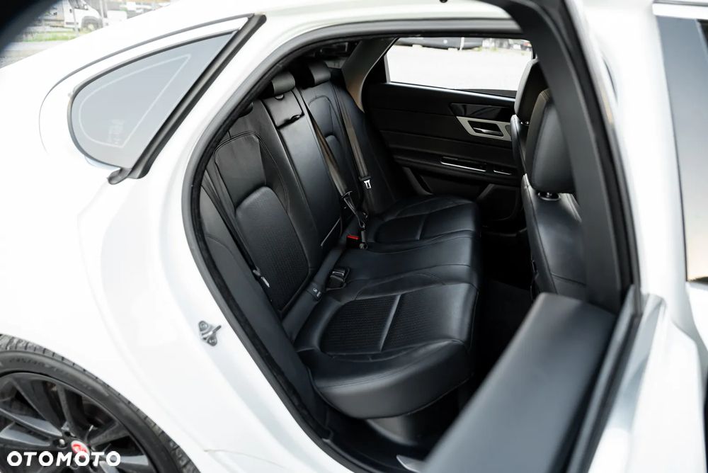 Jaguar XF 20d Prestige - 24