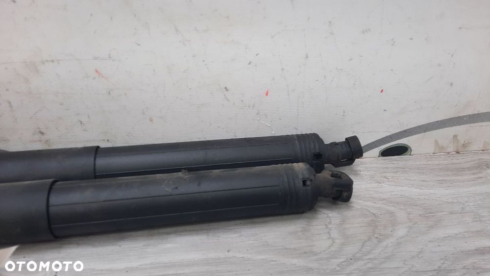 VW PASSAT B8 SILOWNIK KLAPY BAGAZNIKA 3G9827851B - 4