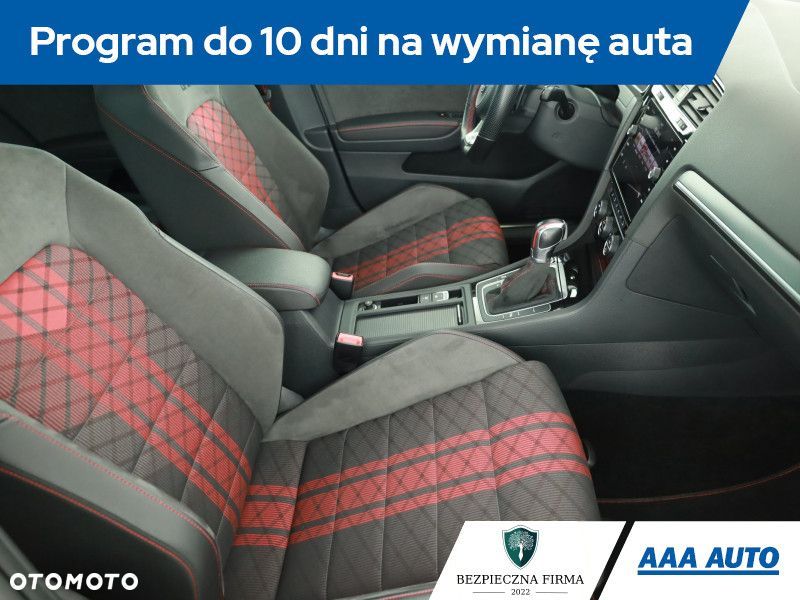Volkswagen Golf - 9