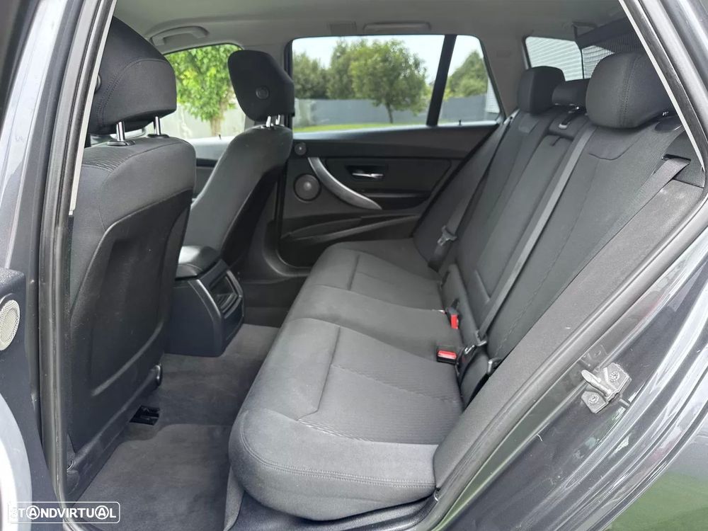 BMW 320 d Auto Line Sport - 48
