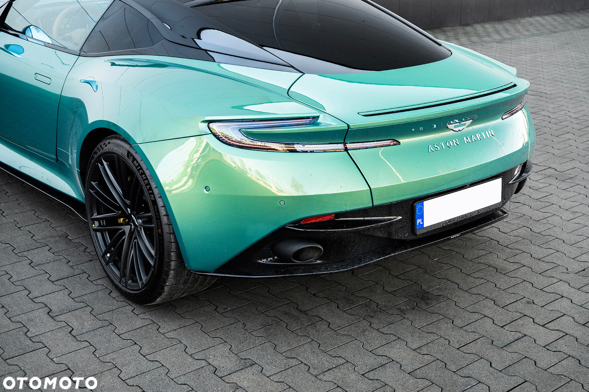 Aston Martin DB12 - 10