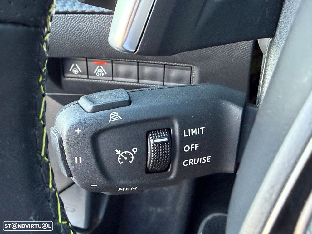 Peugeot 2008 PureTech 130 EAT8 GT - 16