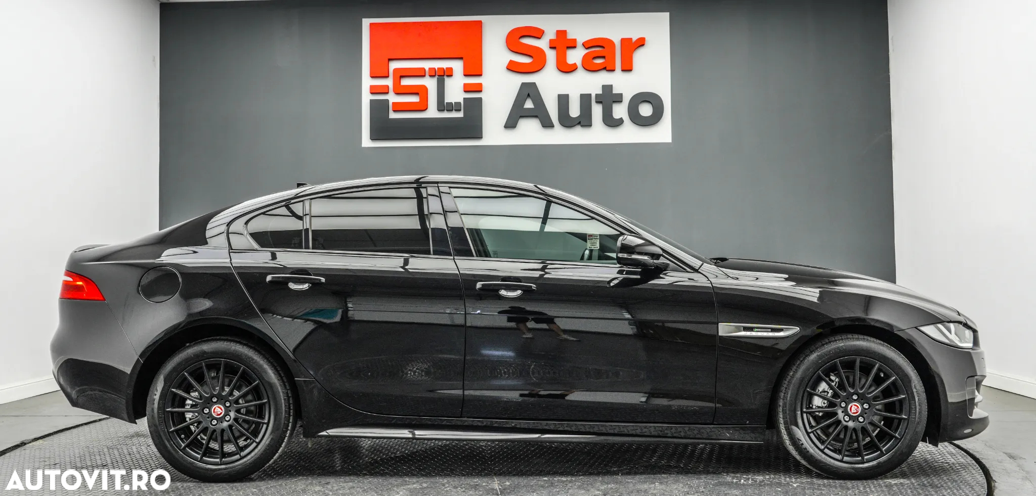 Jaguar XE 2.0 R-Sport - 11