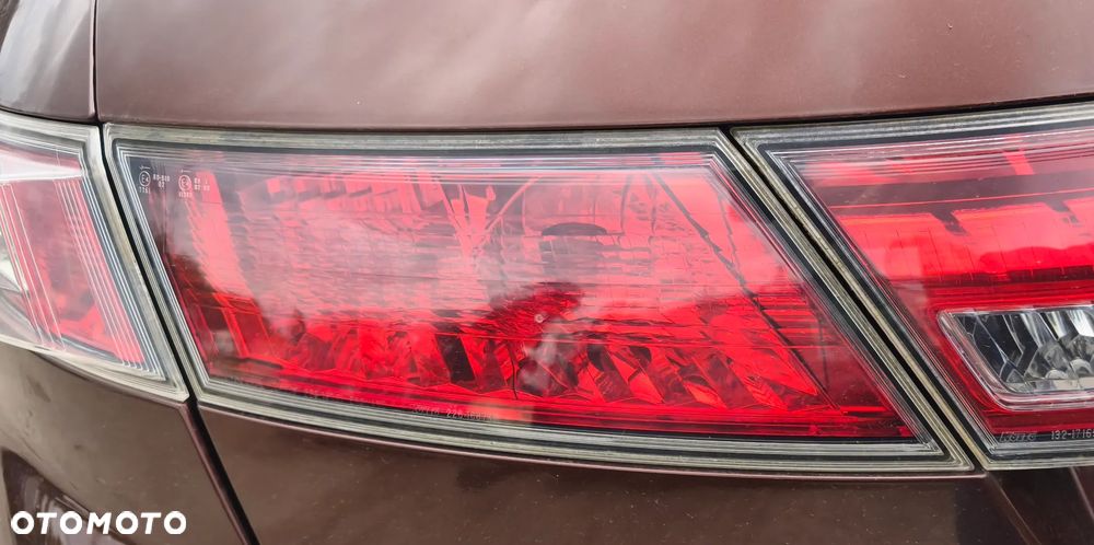 HONDA CIVIC UFO VIII 11r LIFT LAMPA W KLAPĘ LEWY TYŁ - 1