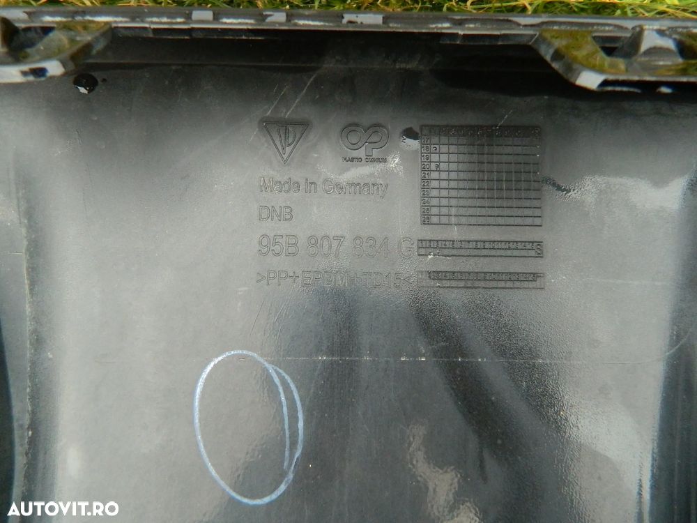 Difuzor bara spate Porsche Macan S Sport Facelift model 2018-2021 cod 95B807834G - 5