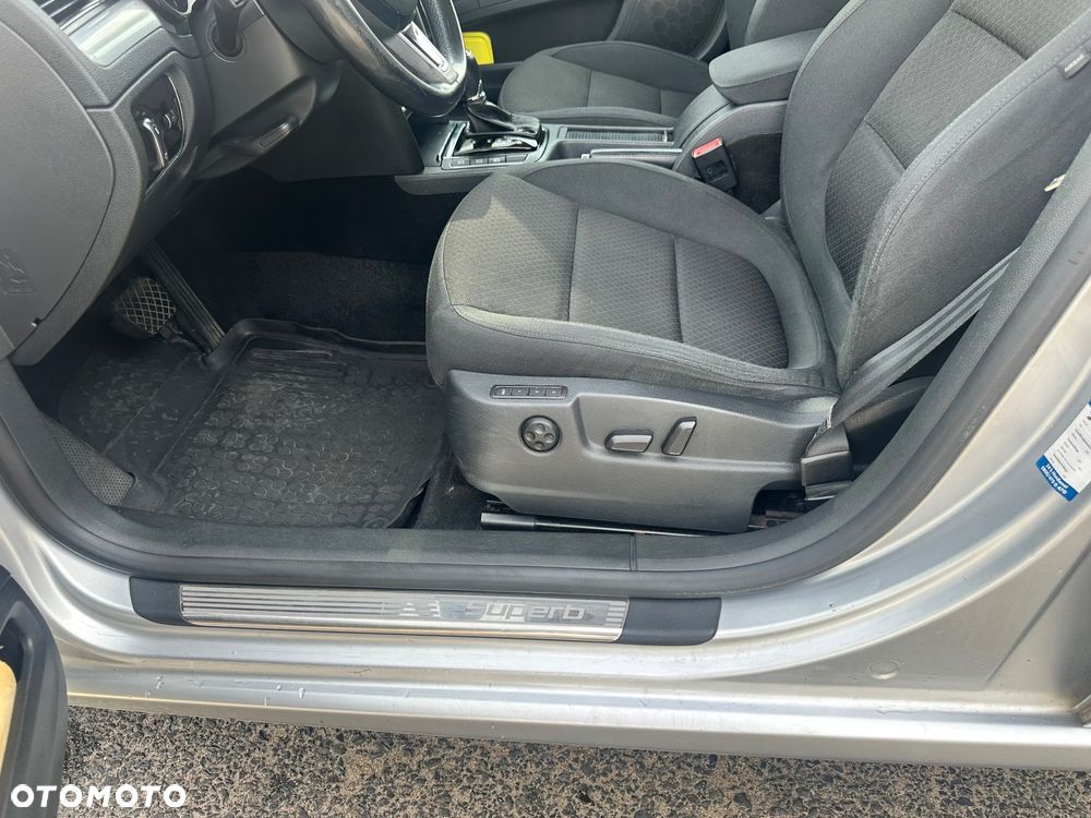 Skoda Superb 2.0 TDI Comfort DSG - 5