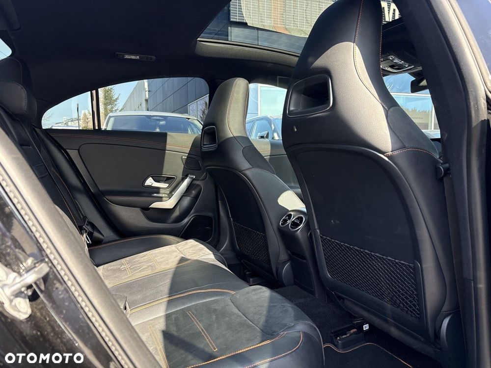 Mercedes-Benz CLA 220 4-Matic Edition 1 7G-DCT - 30