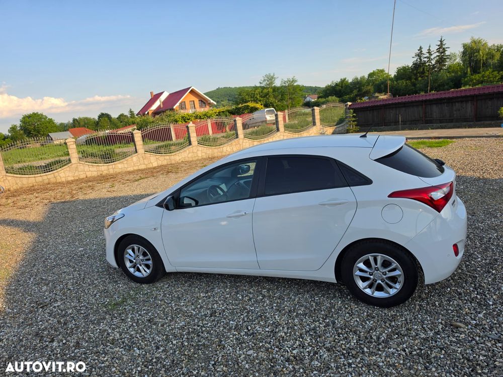 Hyundai i30 i30cw 1.6 Fifa World Cup Edition - 10