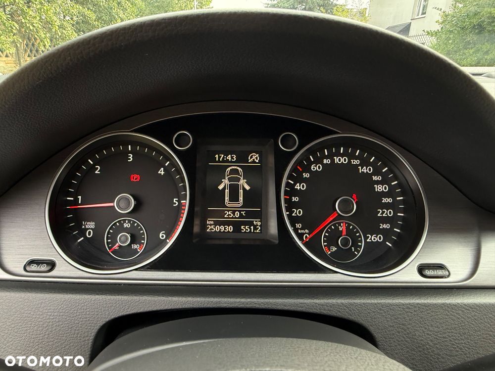 Volkswagen Passat 2.0 TDI Comfortline - 13
