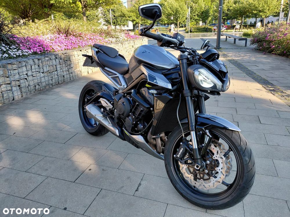 Triumph Street Triple - 1