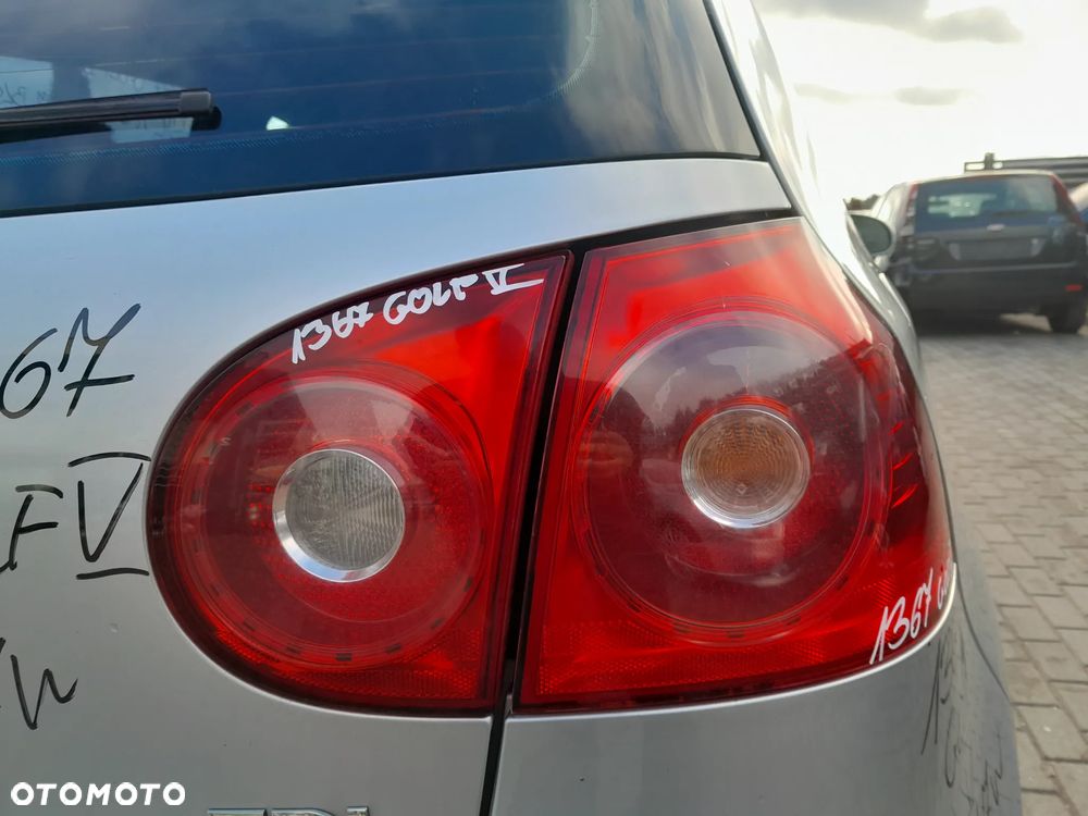 VW GOLF V LAMPA TYLNA PRAWA W KLAPE - 1
