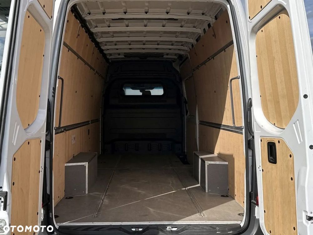 Mercedes-Benz Sprinter - 11
