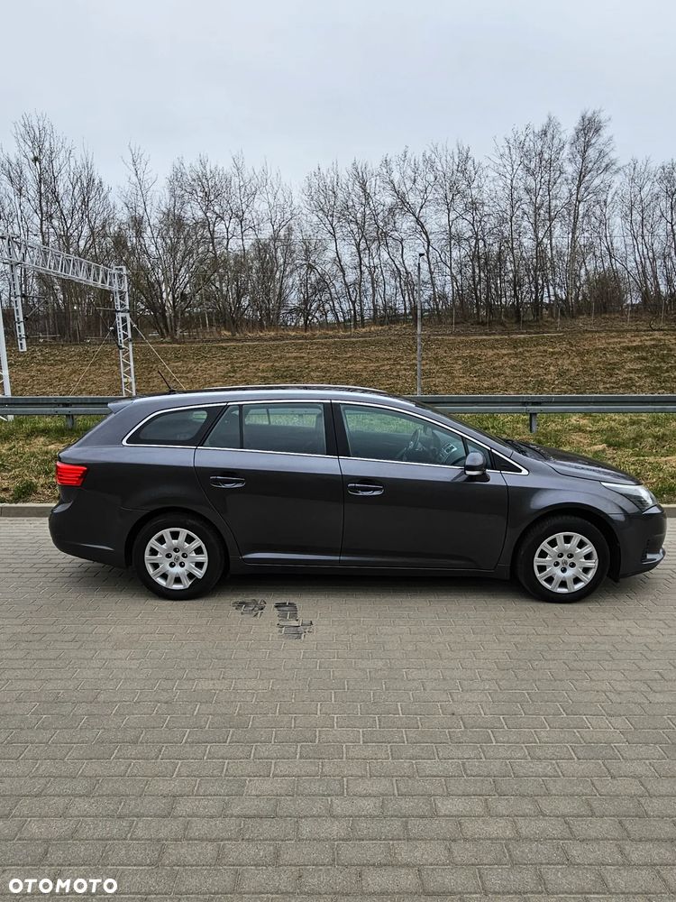 Toyota Avensis 1.8 Active - 6