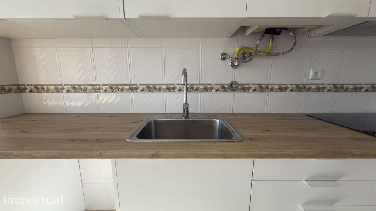 Duplex Semi-Remodelado com Garagem Fechada (196m2) - Grande imagem: 3/38