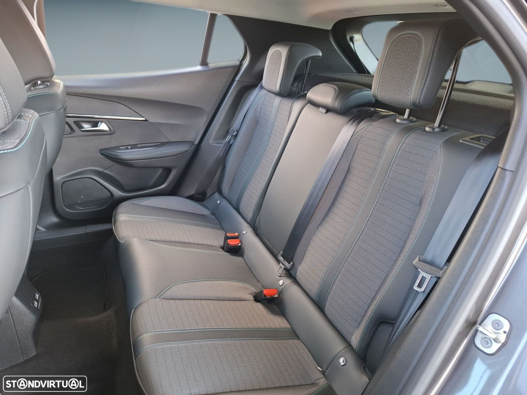 Peugeot 2008 1.2 PureTech Allure Pack - 12