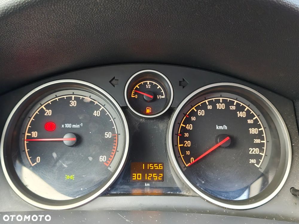 Opel Astra 1.9 CDTI DPF Cosmo - 24