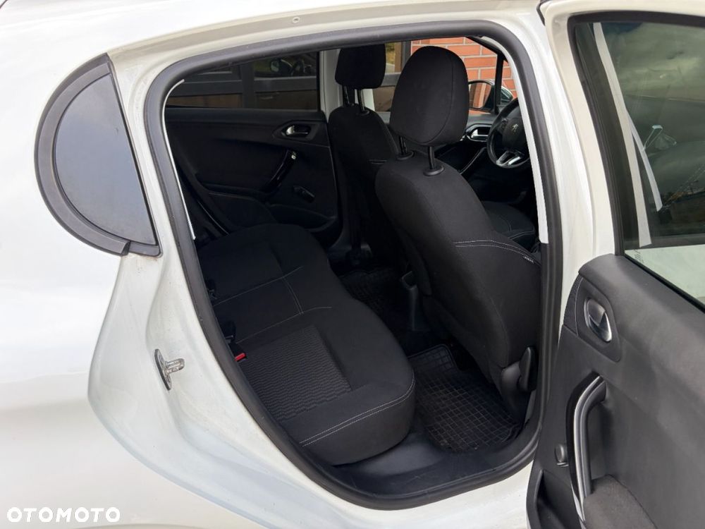 Peugeot 208 1.2 PureTech Style - 13