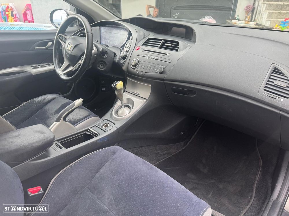 Honda Civic 1.8 Sport - 12