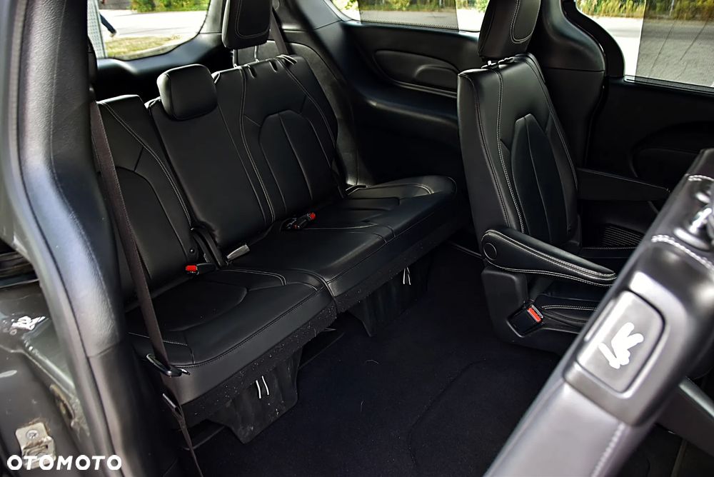 Chrysler Pacifica - 39