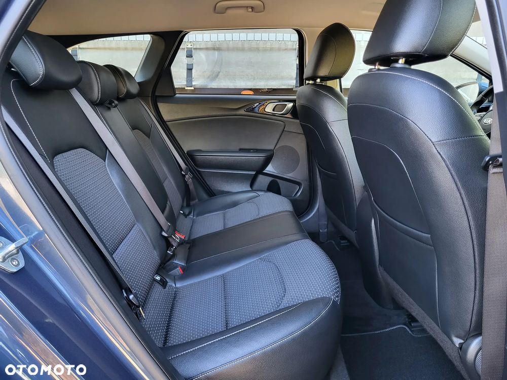 Kia Ceed - 27