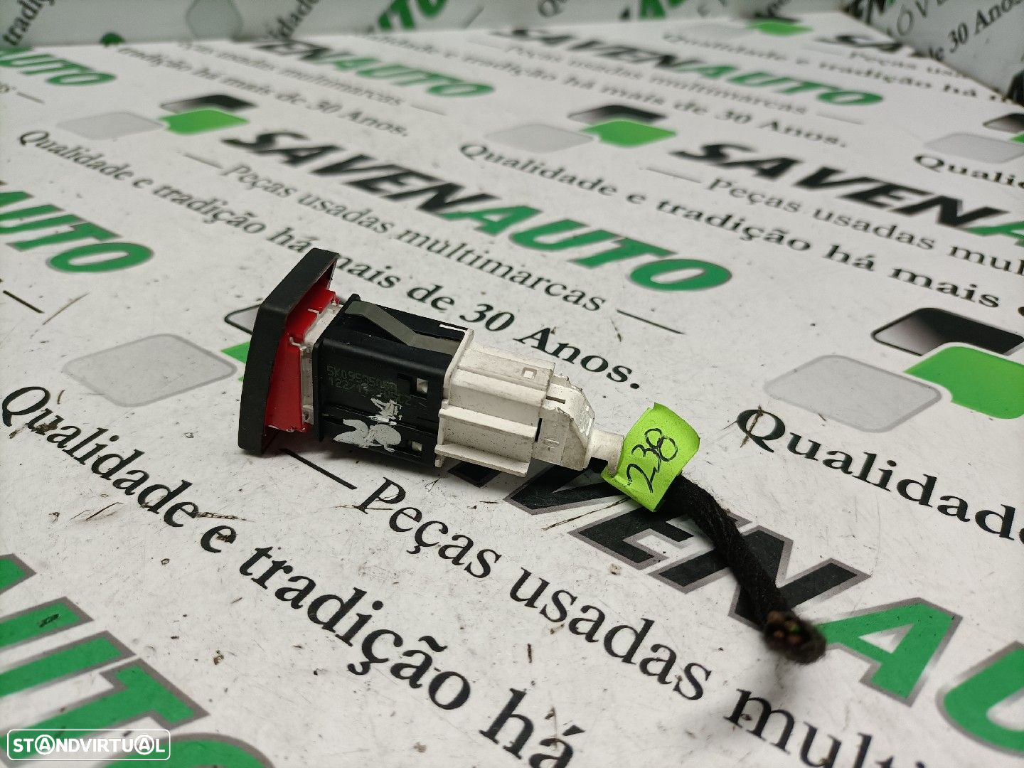 Botão De 4 Piscas Volkswagen Golf Vi (5K1) - 2