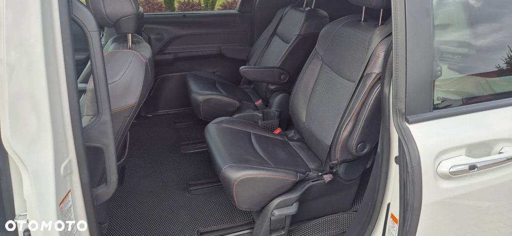 Toyota Sienna - 10