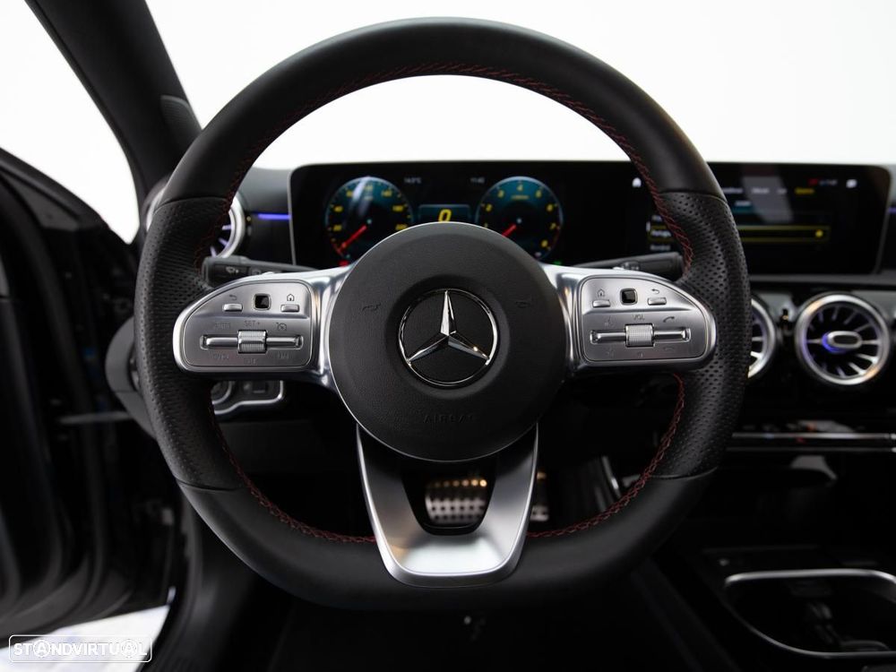 Mercedes-Benz A 250 7G-DCT AMG Line - 19