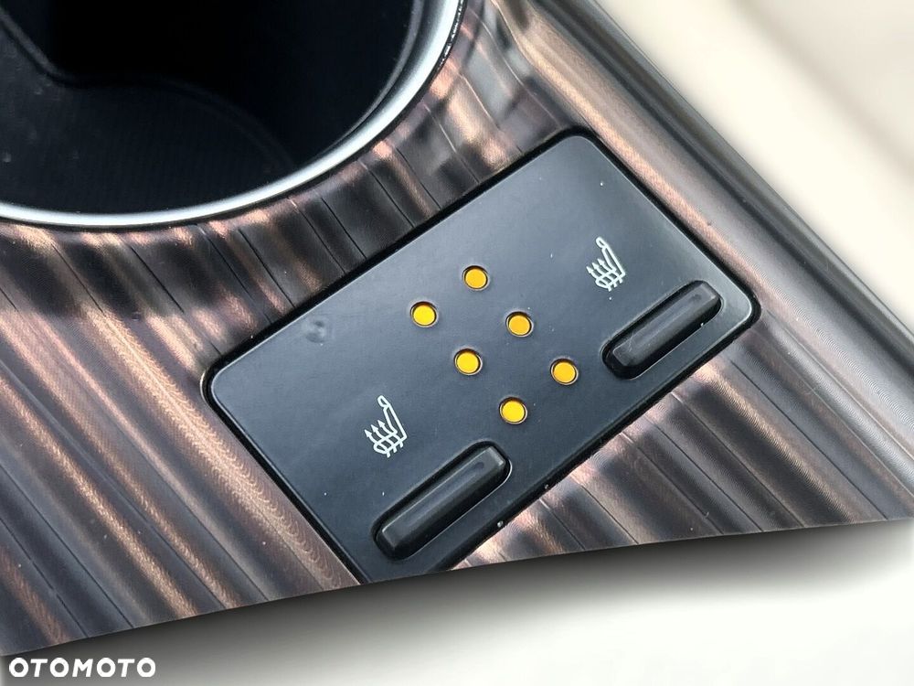 Toyota Camry 2.5 Hybrid Executive CVT - 22