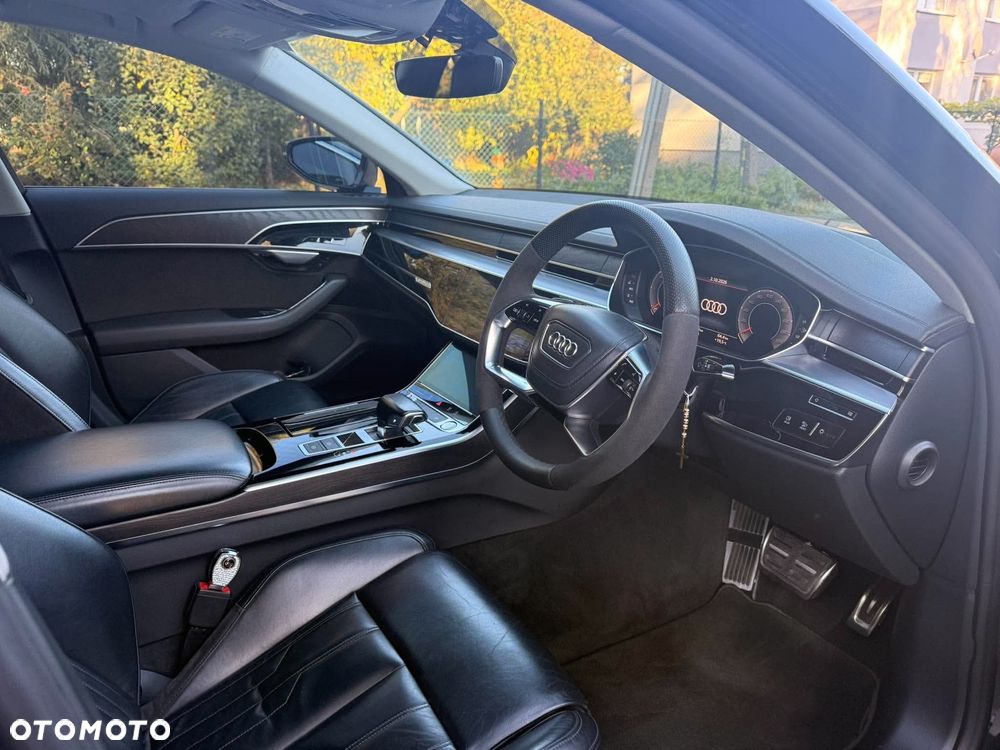 Audi A8 - 8