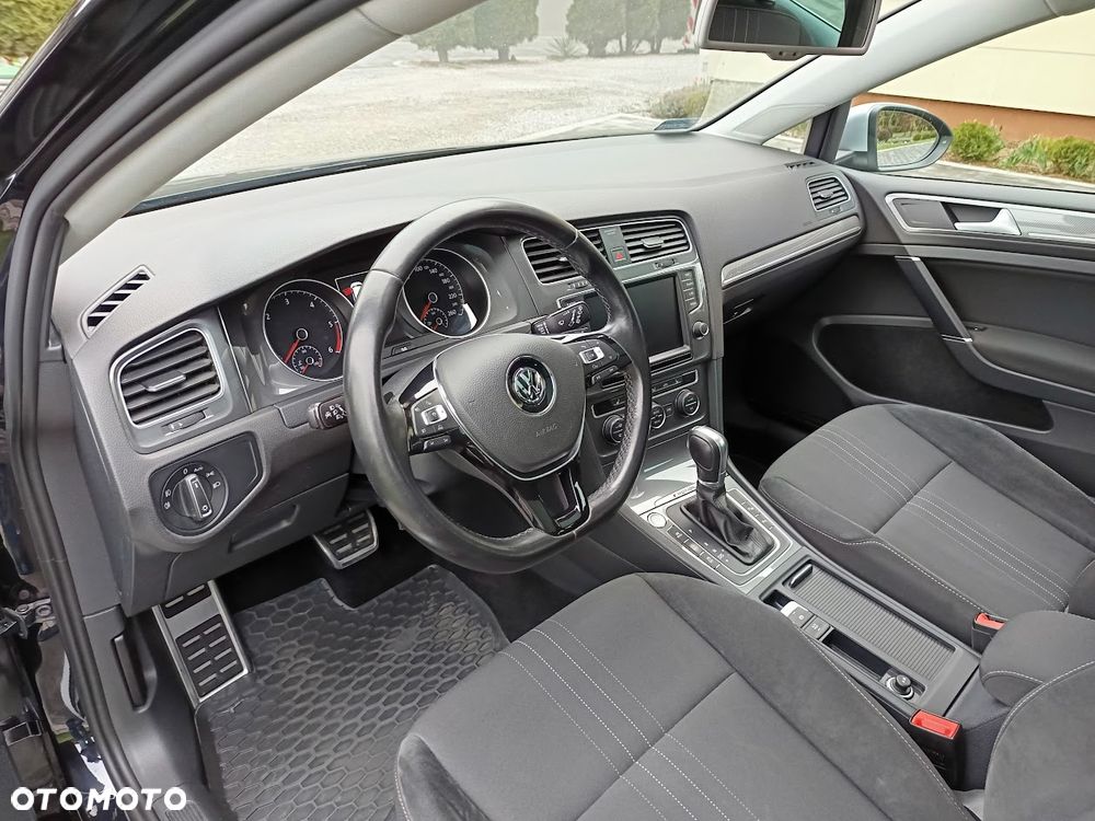 Volkswagen Golf - 6