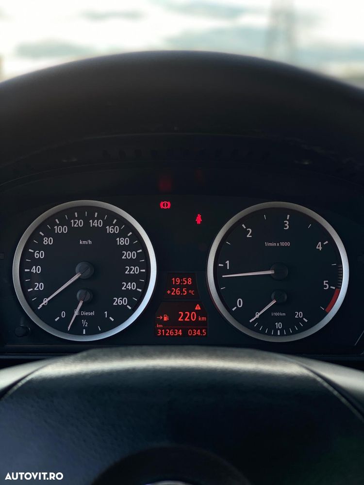 BMW Seria 5 520d - 12