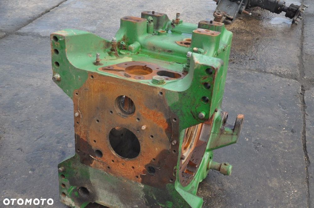 OBUDOWA MOSTU  TYŁ JOHN DEERE 6215R R539342 / R539344 - 4