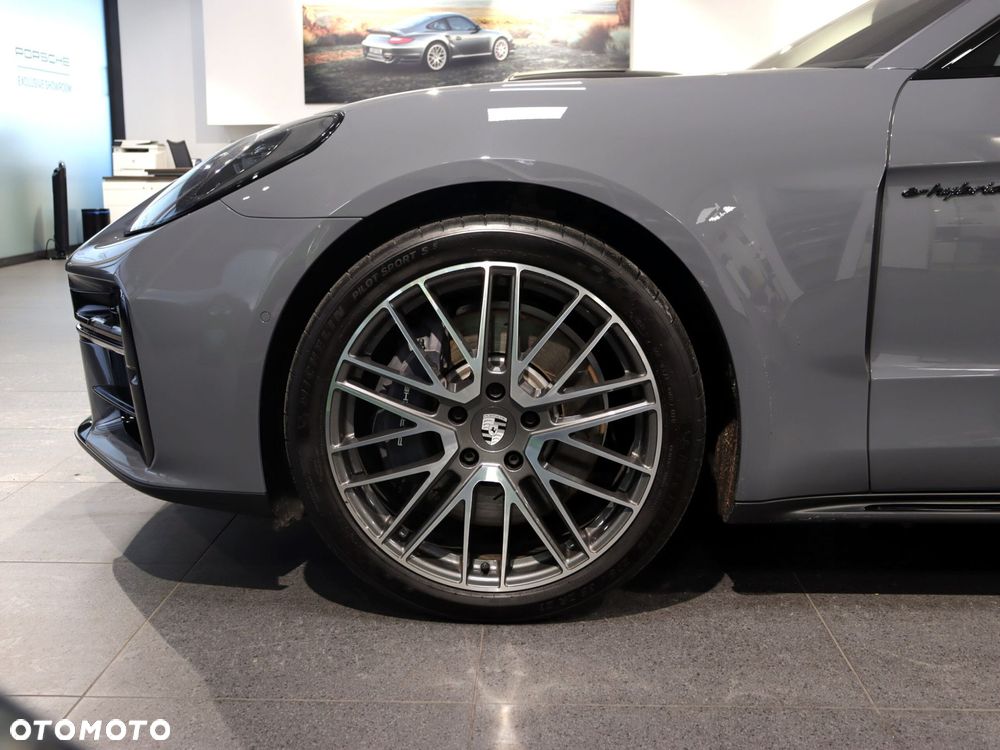 Porsche Panamera 4 E-Hybrid PHEV - 11