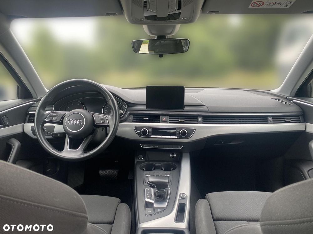 Audi A4 Limousine - 4