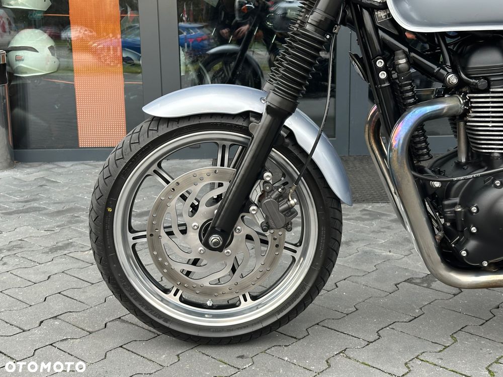 Triumph Bonneville - 32