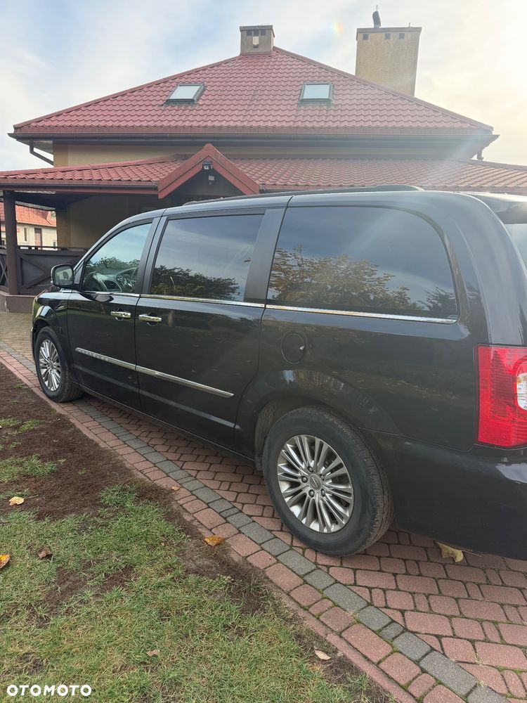 Chrysler Town & Country 2014 photo 5