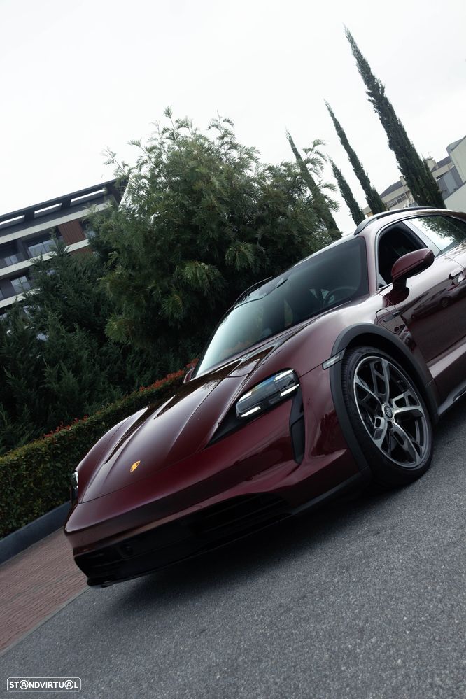 Porsche Taycan Cross Turismo 4 - 5