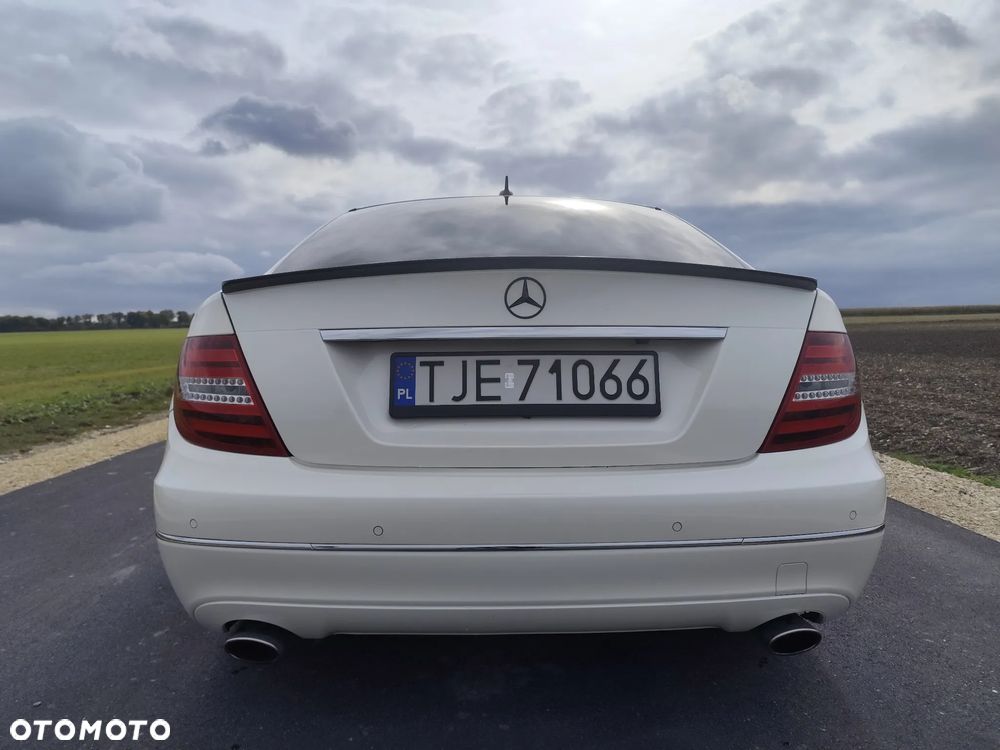 Mercedes-Benz Klasa C 350 BlueEff Avantgarde - 12