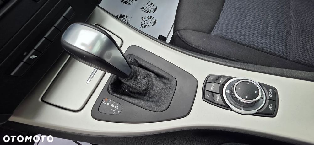 BMW Seria 3 318i Edition Exclusive - 32