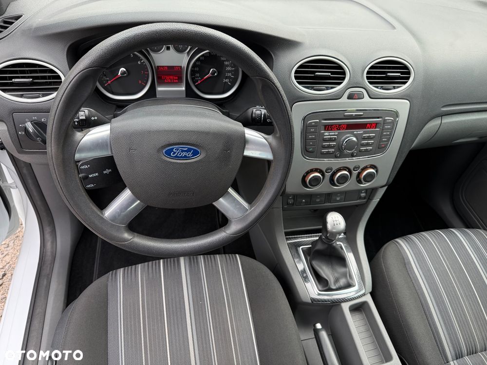 Ford Focus 1.6 16V Style+ - 11