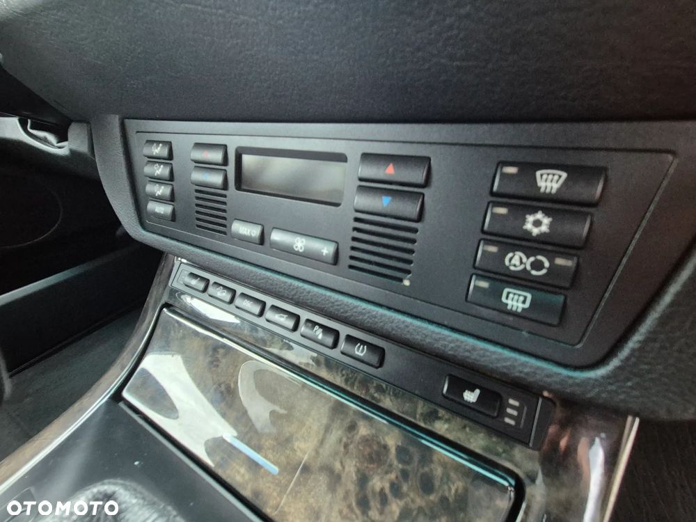 BMW X5 4.4i - 25