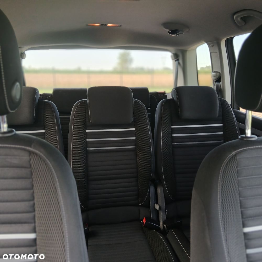 Volkswagen Touran - 8