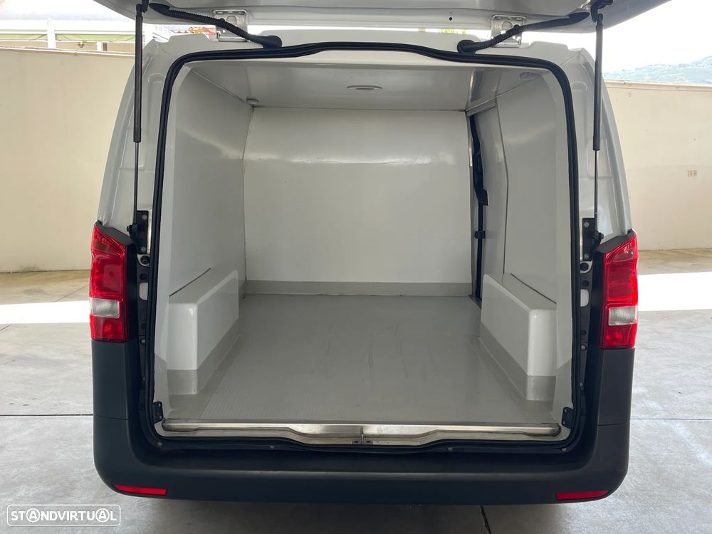 Mercedes-Benz VITO 111 CDI  ISOTÉRMICA - 19