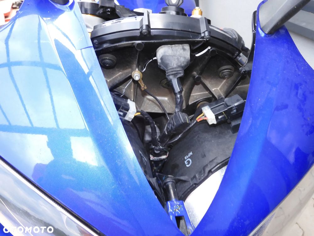 Yamaha R1 - 3
