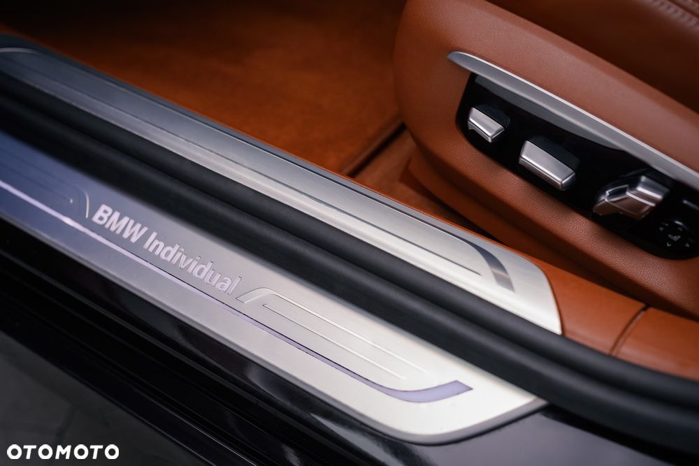 BMW Seria 7 750i - 24
