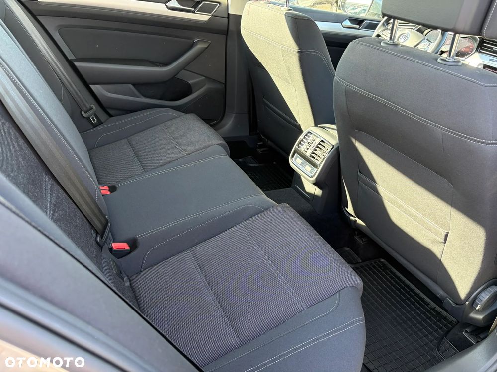 Volkswagen Passat 2.0 TDI EVO Business - 24